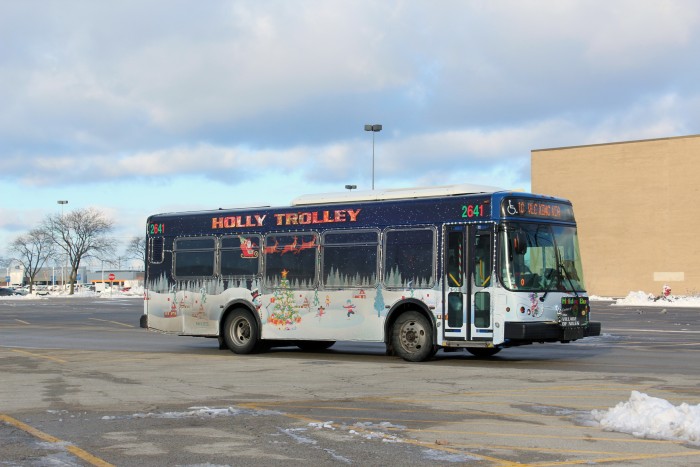 Pace_2641_Niles_Free_Bus_2018_Holly_Trolley.JPG